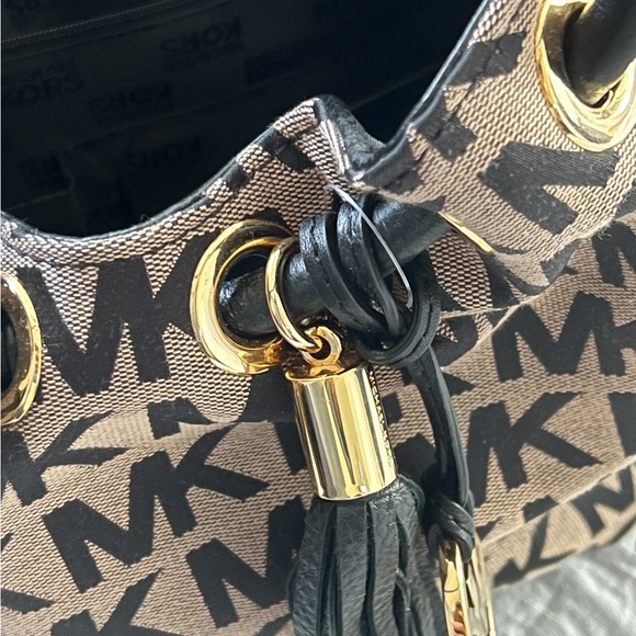 MICHAEL KORS EUC BAG - Picture 5 of 11